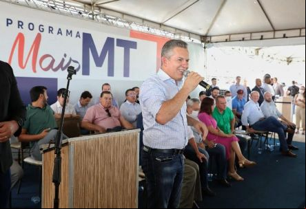 Governador faz a maior entrega de m