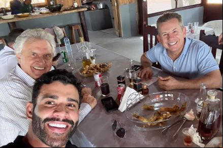 Cantor come peixe com Mendes, sobrevoa rio e visita fazenda