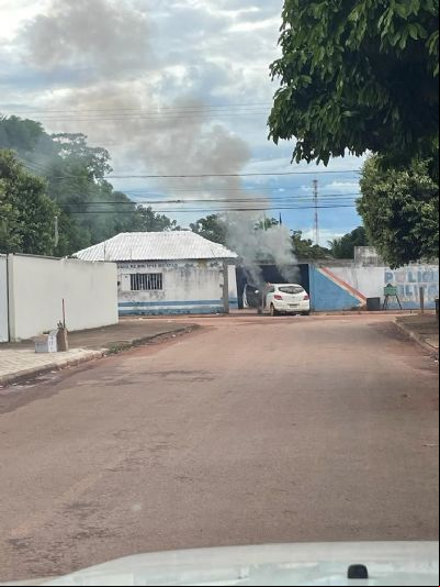 Moradores fazem vakinha online para ajudar a quitar carro de professora incendiado por criminosos durante ataque 