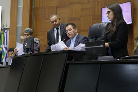 Assembleia quer votar or