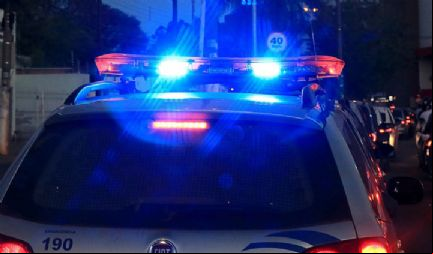 Jovem desfere quatro facadas em homem que conversava com ex-namorada dele em Quer