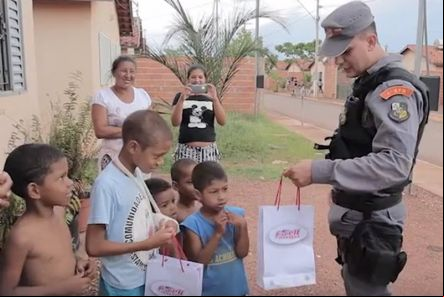 PMs recebem carta de crian