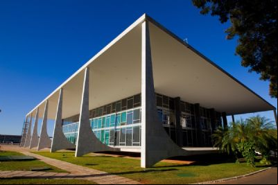 STF volta a julgar revis