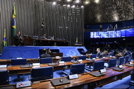 Senado aprova dividir ensino rural entre teoria e pr