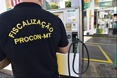 Procon fiscaliza postos de combust