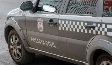 Homem morre prensado por um trator enquanto tentava desatolar outro em Ribeir