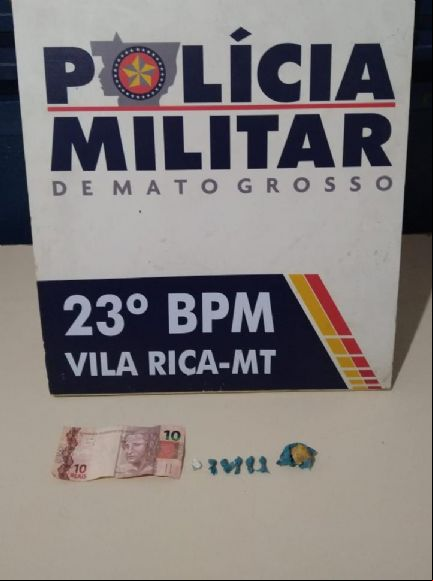 Policiais militares apreendem pedras de crack dentro da cueca de jovem em Vila Rica