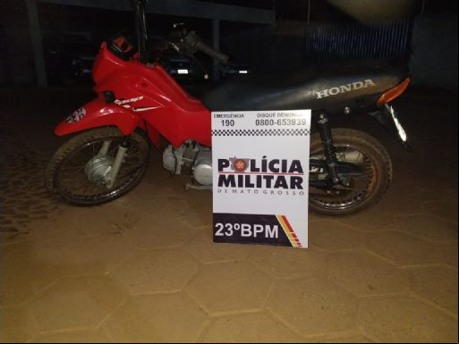 Criminosos furtam motocicleta e caem durante fuga da PM em Confresa; no hospital v