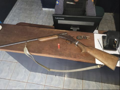 Homem foge da PM e abandona espingarda no meio do mato em Canabrava do Norte
