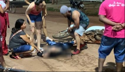 Mulher fica ferida em acidente entre moto e carro em Avenida de Confresa