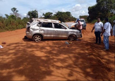 Pai e filho morrem em capotamento na BR-158 em Alto Boa Vista; outras tr