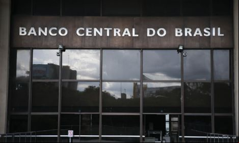 Mercado financeiro eleva proje