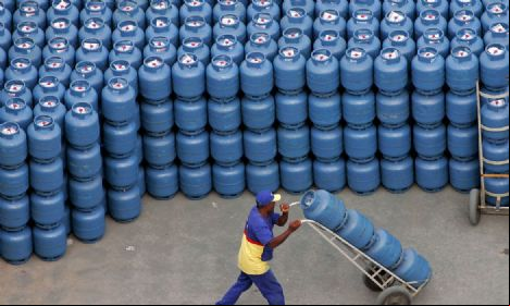 Bolsonaro anuncia imposto federal zerado para diesel e g