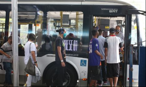 Gasolina mais cara faz pessoas trocarem carro por 