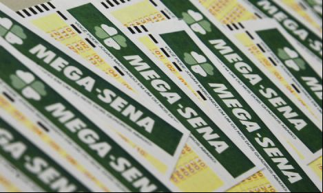 Mega-Sena acumula novamente e pr