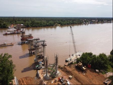 Obras da ponte sobre o rio Araguaia que liga MT a GO avan