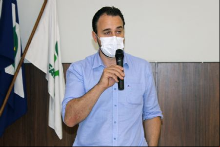 Prefeito anuncia reajuste de 33,23% para profissionais da Educa
