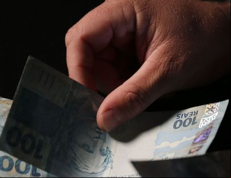 Caixa libera abono salarial para trabalhadores nascidos em dezembro