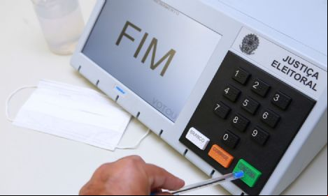 TSE aprova teste de integridade com biometria em urnas eletr